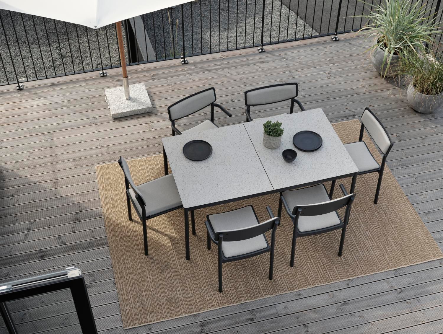 Gusty spisestol  Antracit/ash