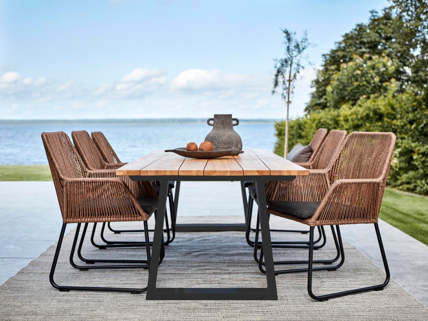 Laurion spisebord Natur/svart