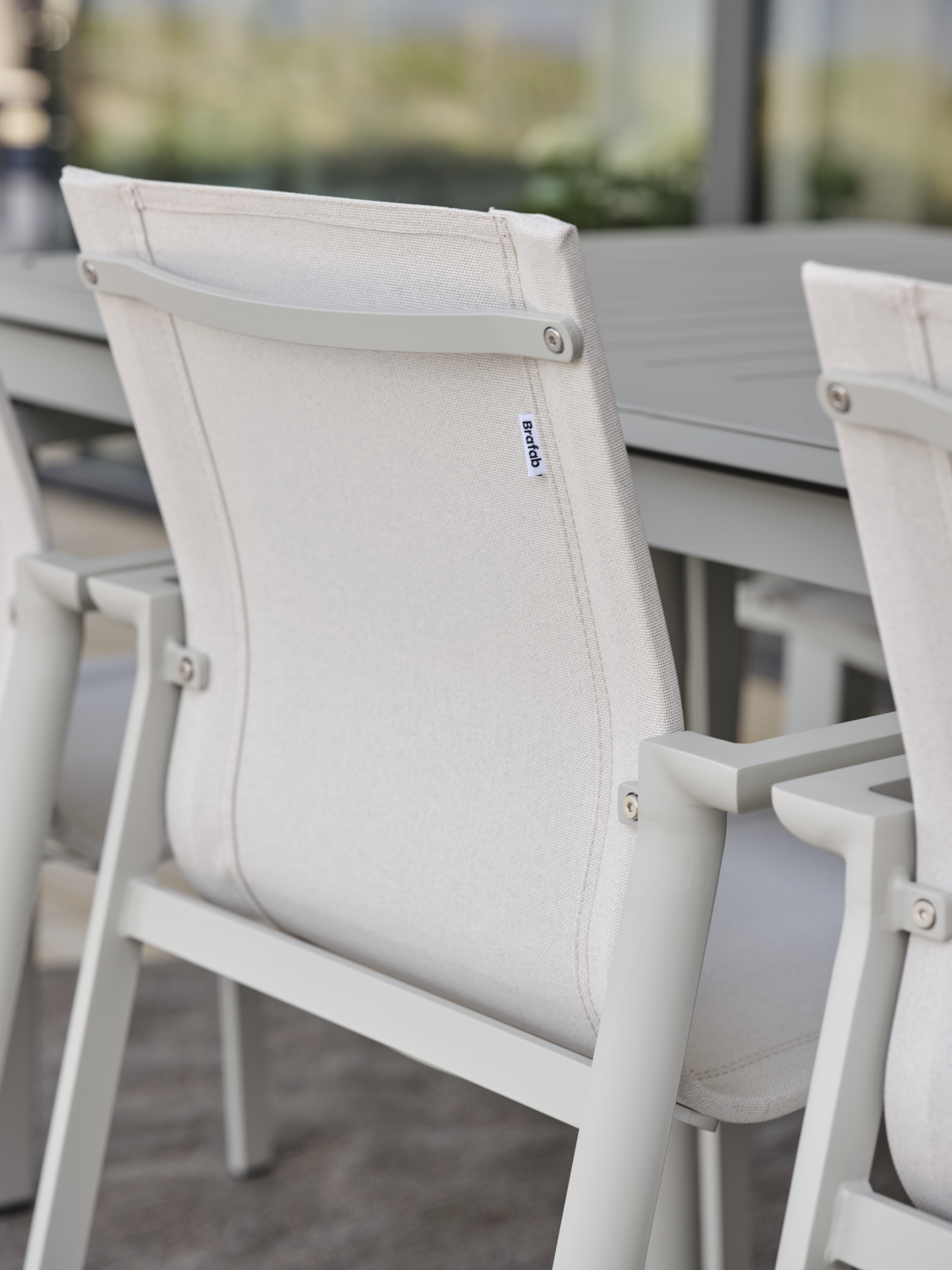 Delia stol med armlener Light Grey/Off-White