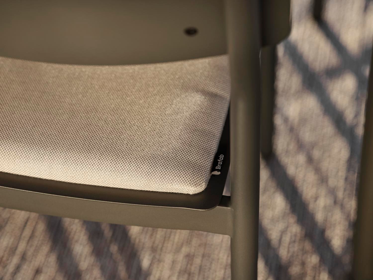 Gusty spisestol  Antracit/ash