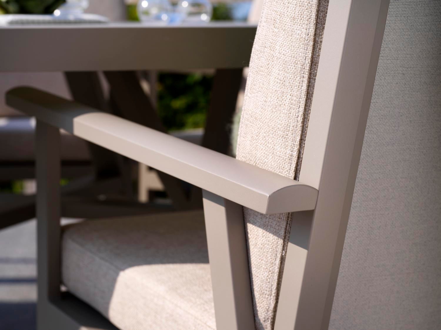 Samvaro stol med armlener Khaki/Sand