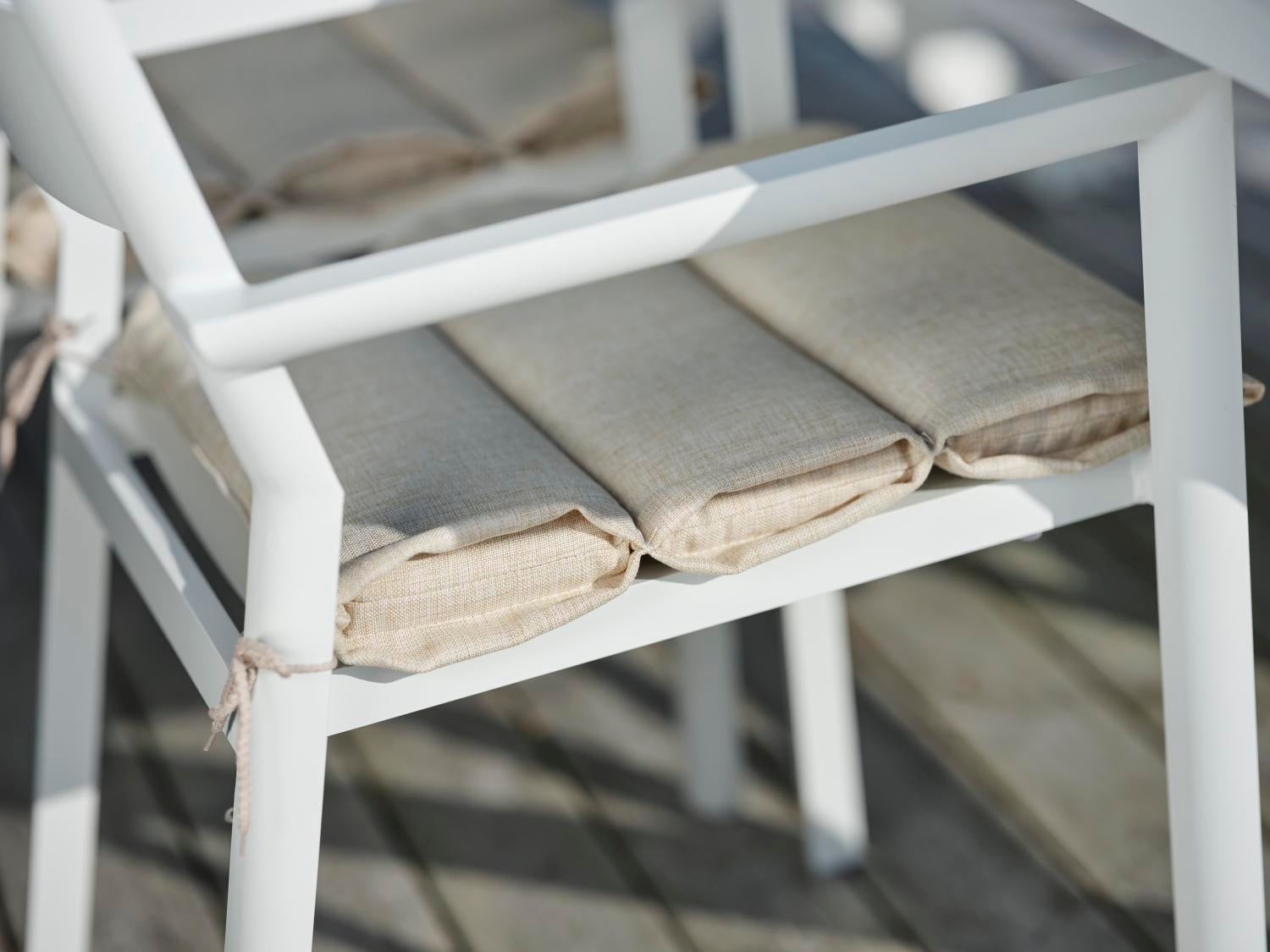 Delia stol med armlener Hvit