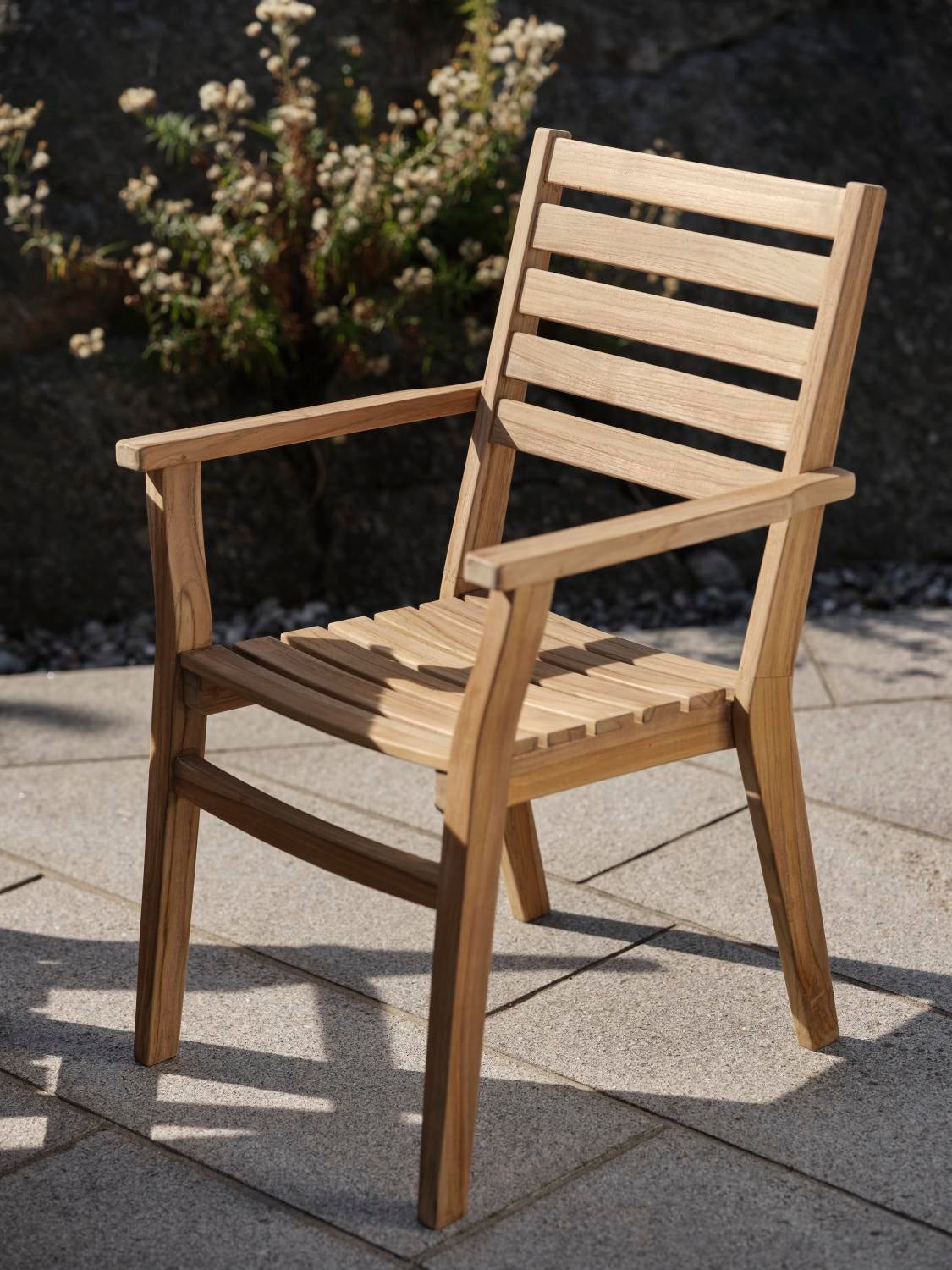 Keros stol med armlener Natur