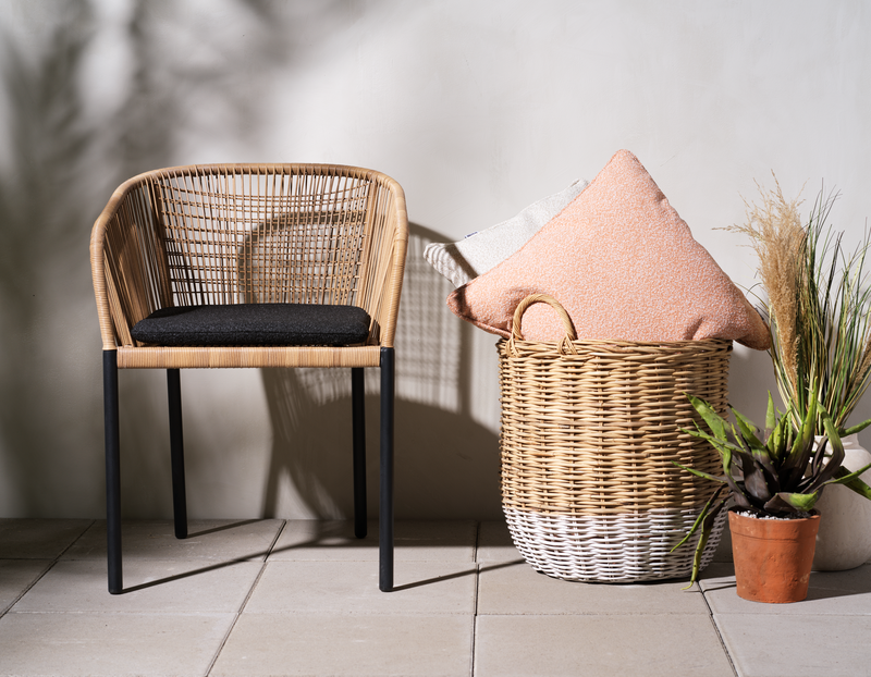 Delta stol med armlener Svart/Teddy Black