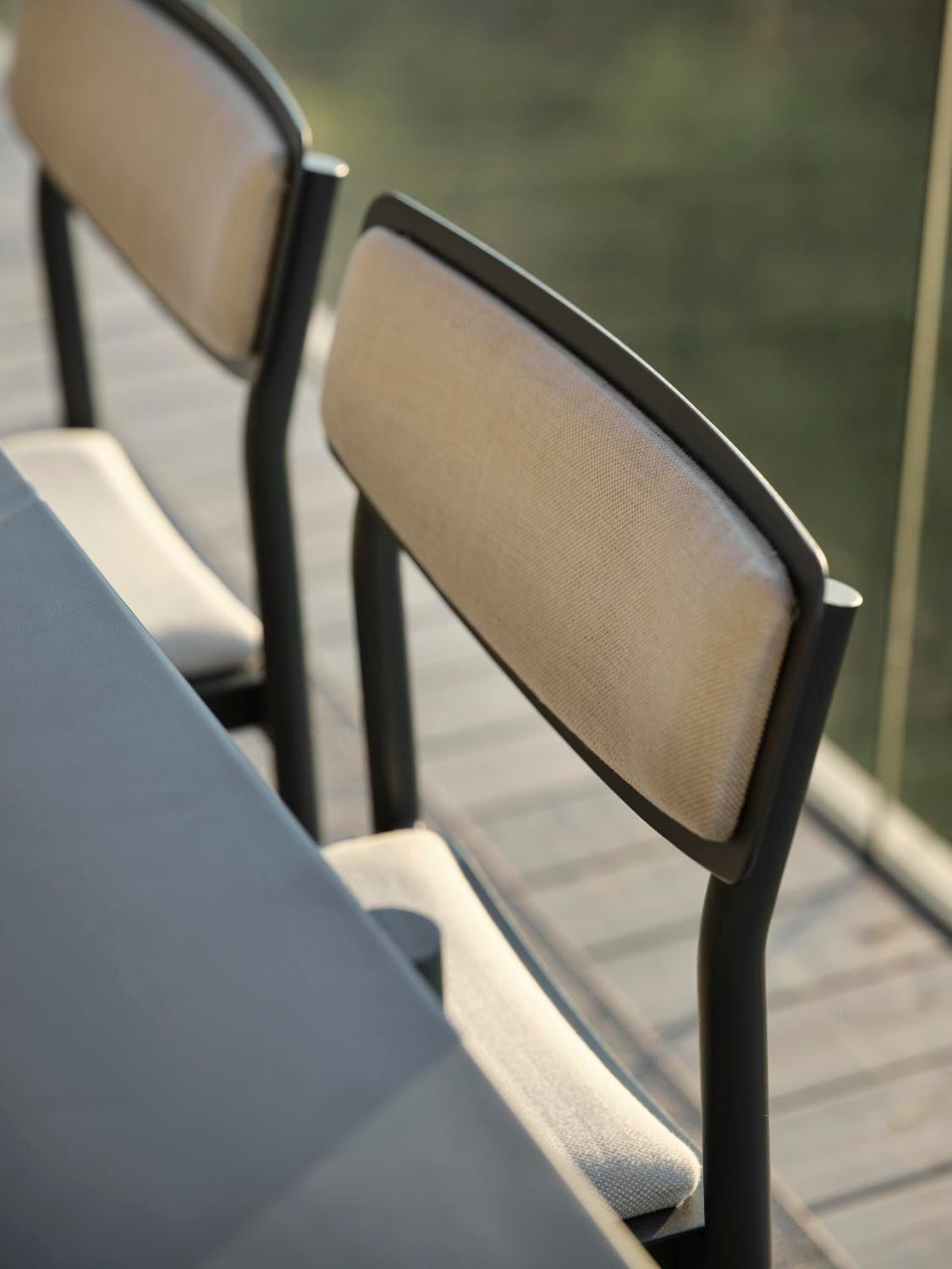 Gusty spisestol  Antracit/ash