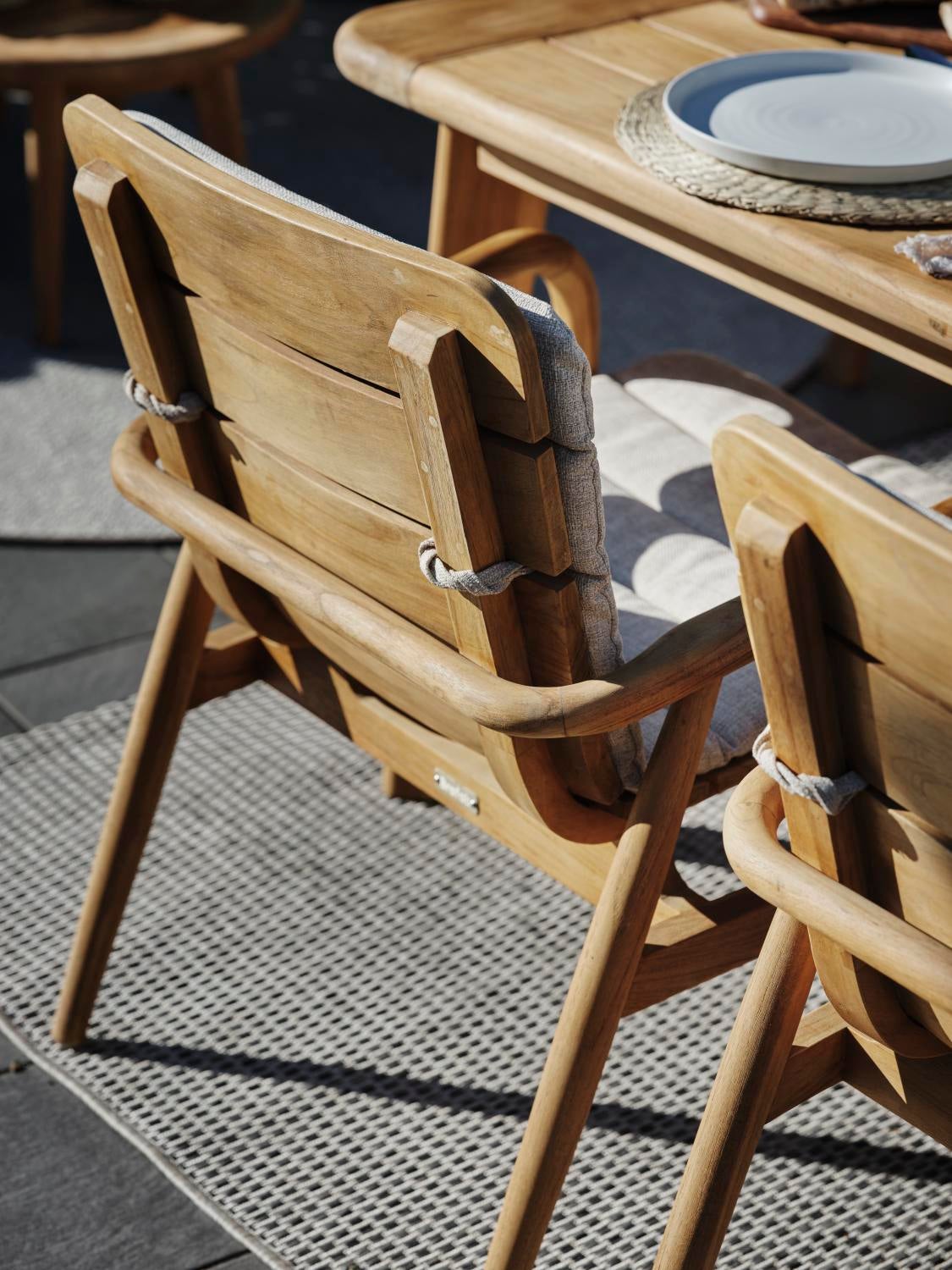 Lilja stol med armlener Natur