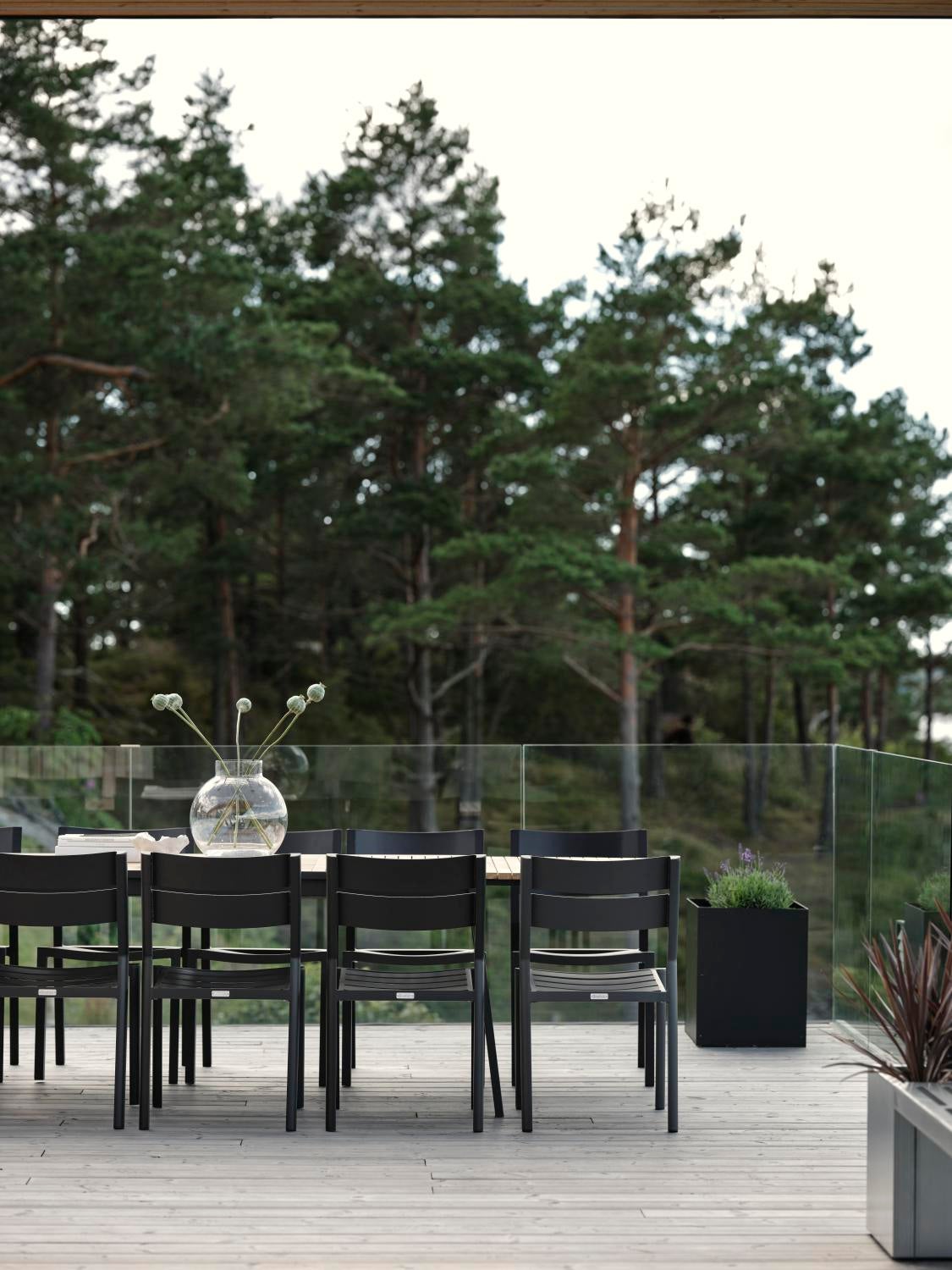 Naos spisebord Svart/teak