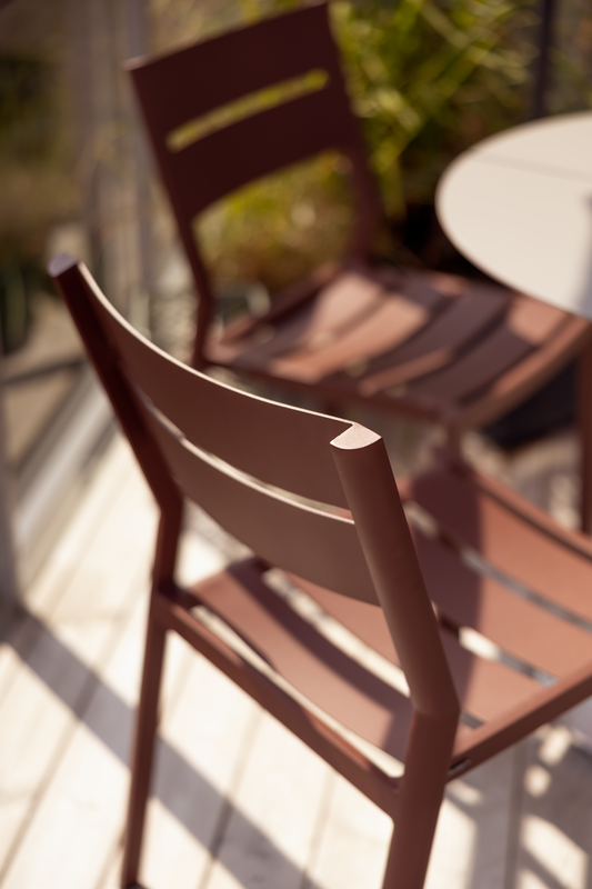 Delia spisestol  Zin Red