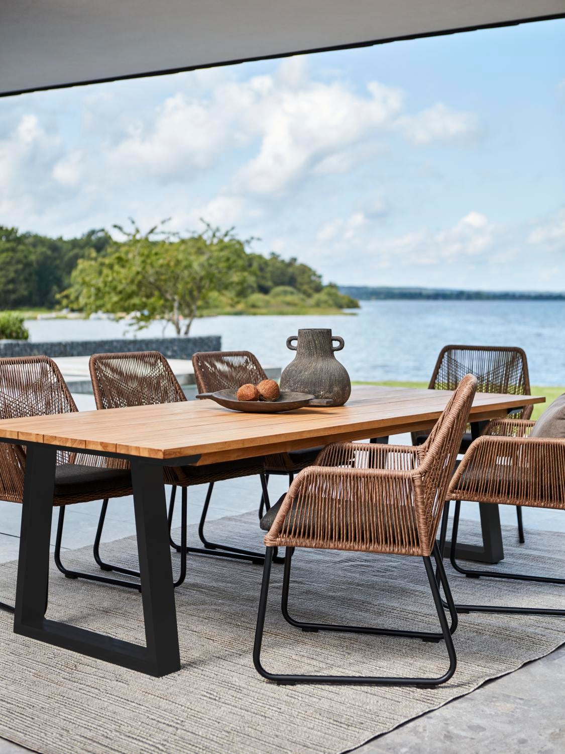 Laurion spisebord Natur/svart