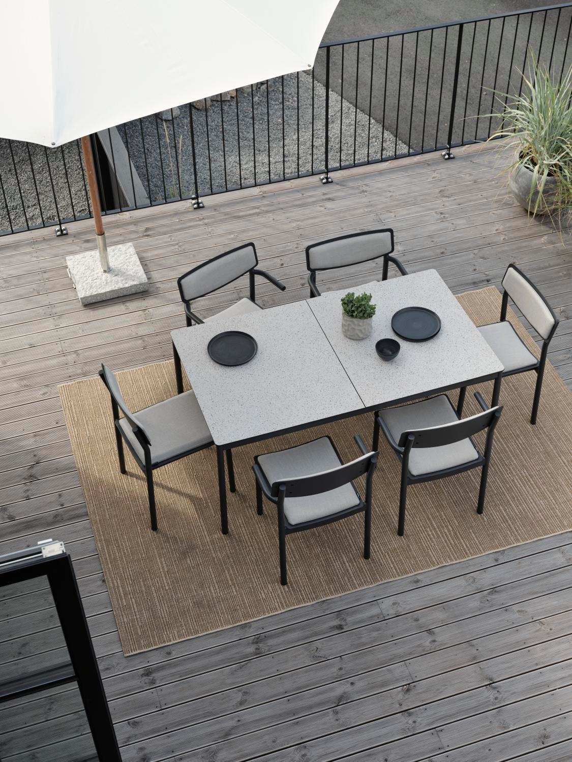 Gusty spisestol  Antracit/ash