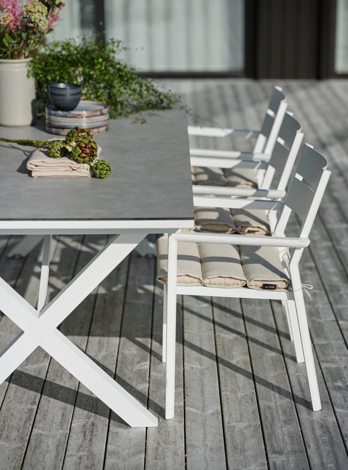 Delia stol med armlener Hvit